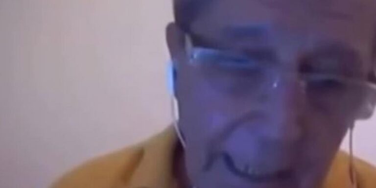 La fea broma que alumno le hizo a su profesor durante clase