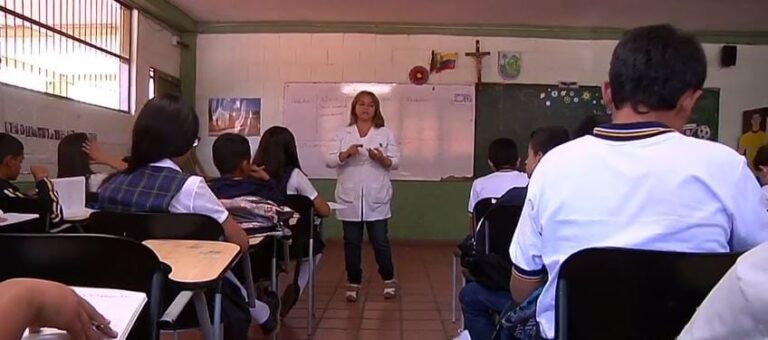 2,5 billones de pesos para capacitación de maestros en Medellín