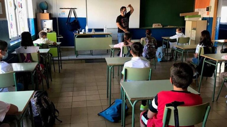 Una veintena de profesores se contagiaron de COVID-19 Una veintena de profesores se contagiaron de COVID-19