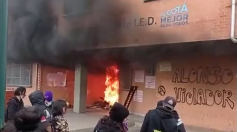 Manifestantes quemaron colegio en Bosa, sur de Bogotá