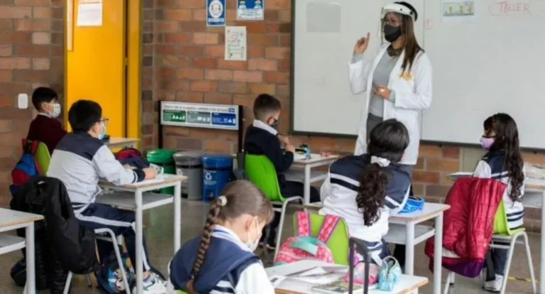 Secretarías de Educación ofertan más de 36 mil vacantes para profesores en Colombia Secretarías de Educación ofertan más de 36 mil vacantes para profesores en Colombia