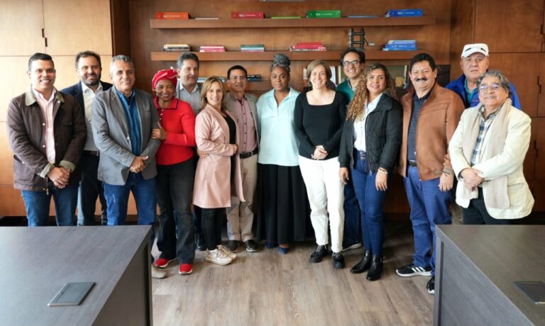 Fecode anuncia respaldo al proyecto de ley estatutaria