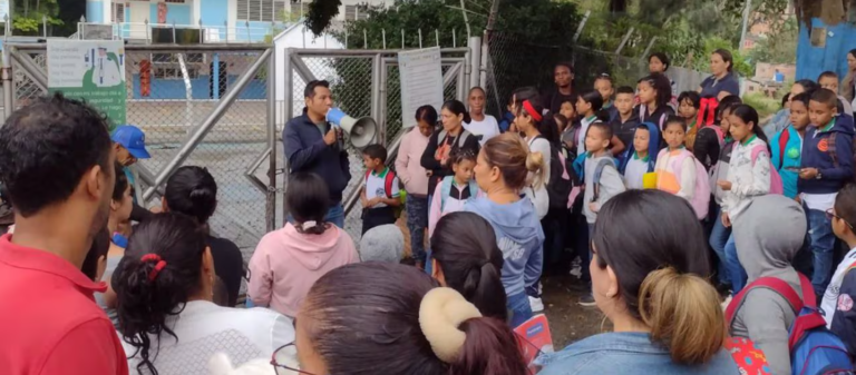 Tres instituciones educativas ruegan por un profesor para volver a las clases