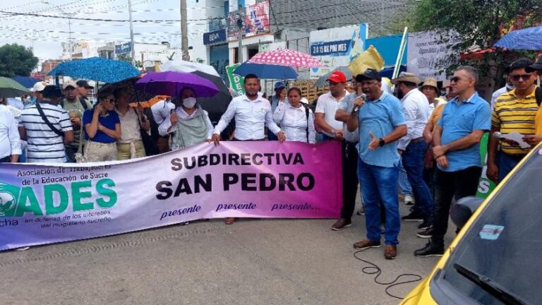 Denuncian que faltan más de 100 docentes colegios oficiales Denuncian que faltan más de 100 docentes colegios oficiales