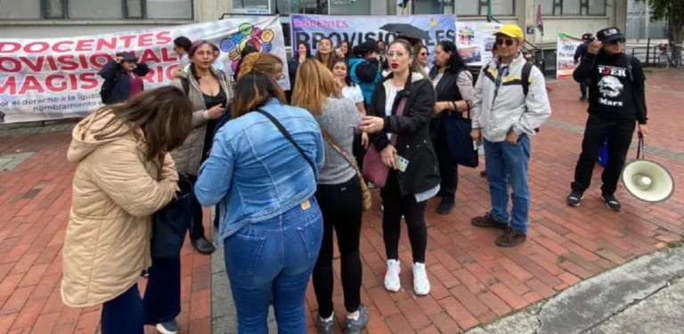 Docentes provisionales exigen contratos dignos ante el MinEducación