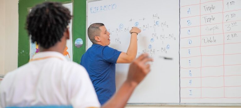 79.199 educadores aprobaron la evaluación de ascenso o reubicación salarial 79.199 educadores aprobaron la evaluación de ascenso o reubicación salarial