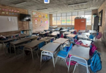 Por presuntos actos de irrespeto con una menor de edad, cargos a docente.