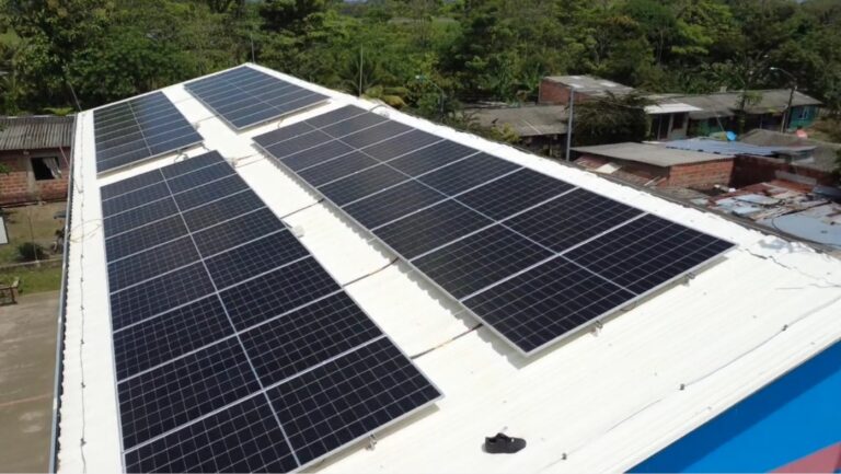 CER Vijagual: Pioneros en energía renovable y tecnología en el campo educativo rural