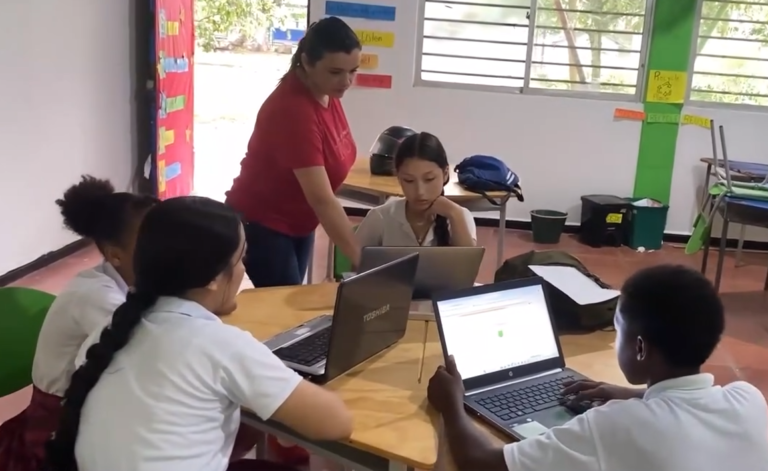 El inglés se aprende jugando en la IE San Isidro de Veracruz, en Cumaral, Meta