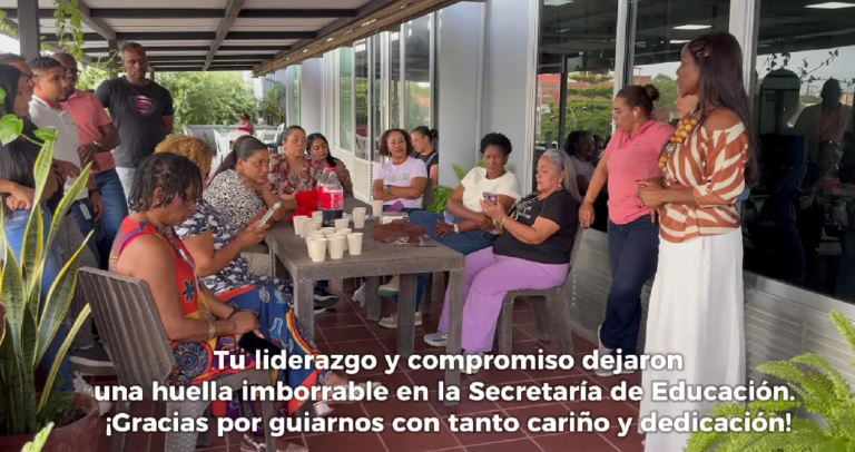 Rosalía Córdoba Palacios se despide de la Secretaria de Educación Rosalía Córdoba Palacios se despide de la Secretaria de Educación