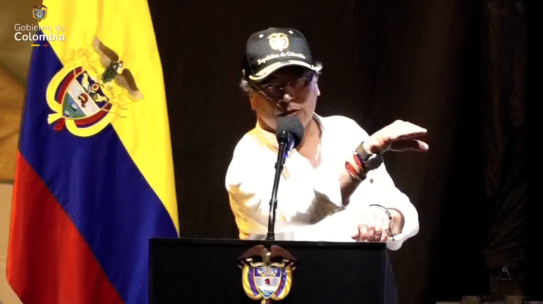 “No nombran a los profesores y las profesoras, ¿qué hacen entonces con la plata?”: Gustavo Petro