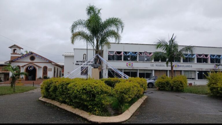 «De pequeños actos, a grandes éxitos: La Institución Educativa que se hace grande, desde las raíces de sus tradiciones».