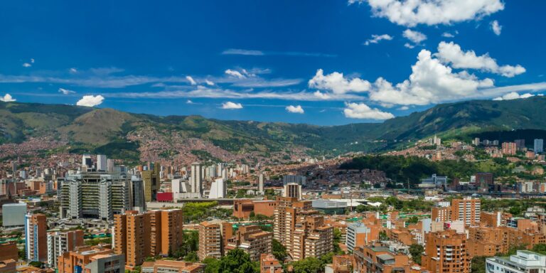Secretaría de Educación abre convocatoria para 13 encargos