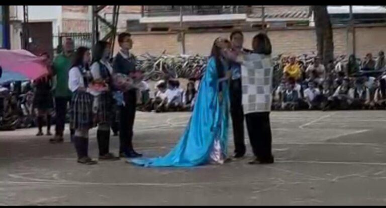 Hiperdulía, A María Auxiliadora con coronación, al finalizar el mes de mayo.