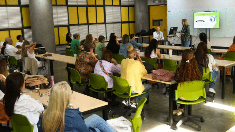 Medellín cualifica a 500 docentes rurales en Modelos Flexibles