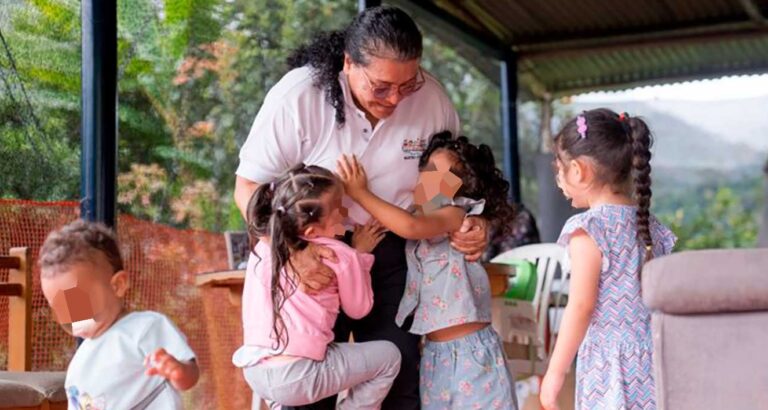 La escuela llega al potrero: Maestras y maestros itinerantes transforman la educación rural