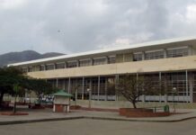 Docentes denuncian presuntas irregularidades en asignación de plazas del concurso de méritos