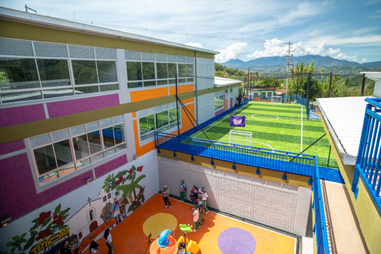 Antioquia avanza en la recuperación de elefantes blancos educativos